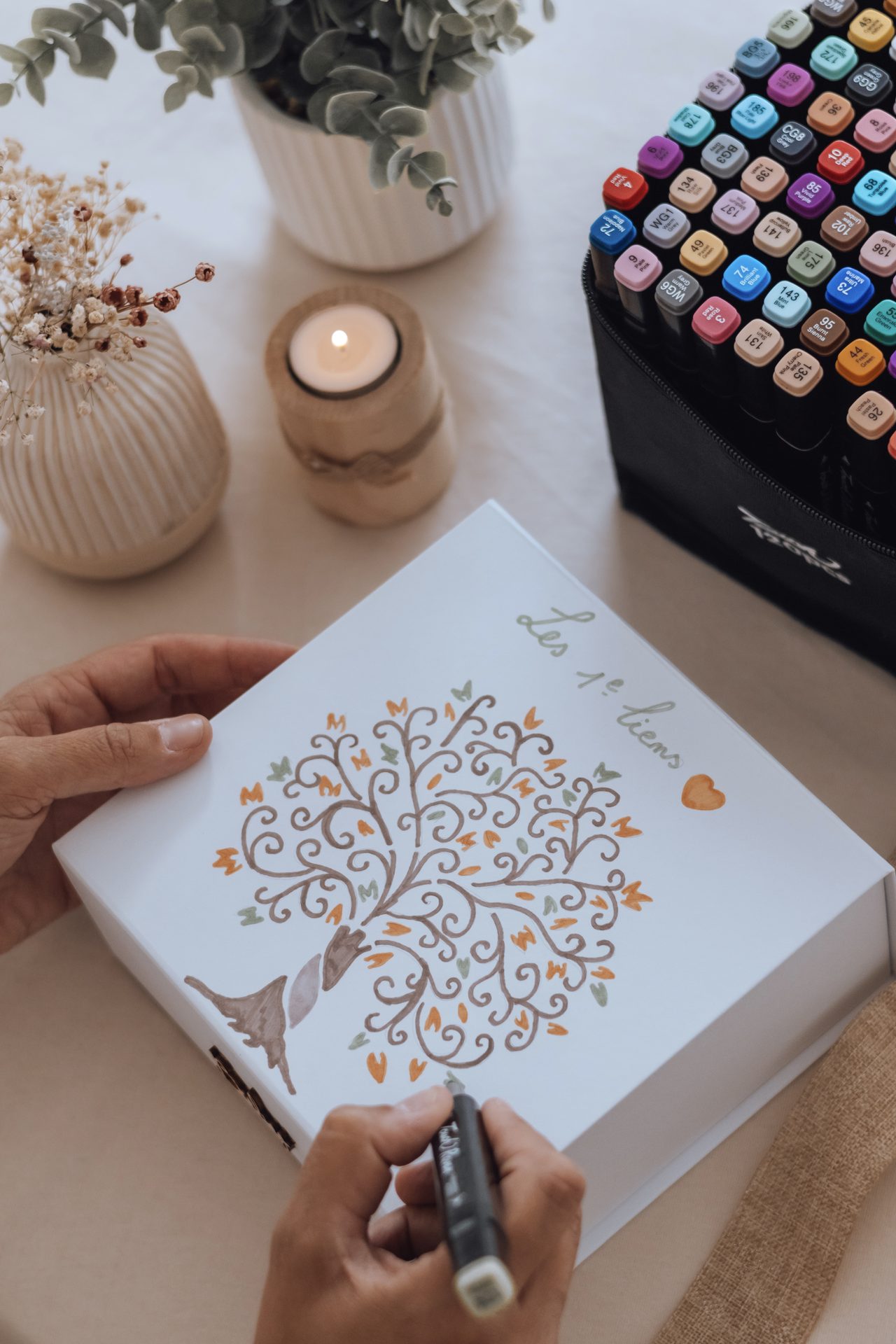 Décoration du coffret des premiers liens pendant l'atelier — Entre Deux